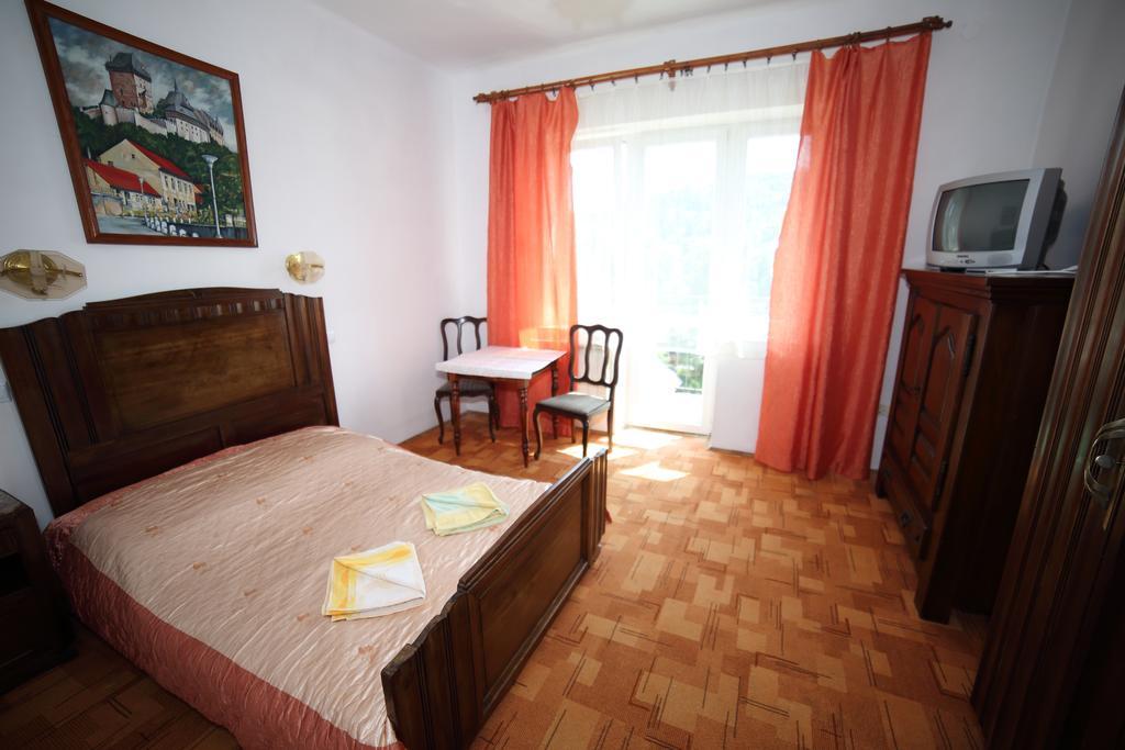 Domy Wczasowe Tryumfy Bed and Breakfast Krynica-Zdrój Rum bild